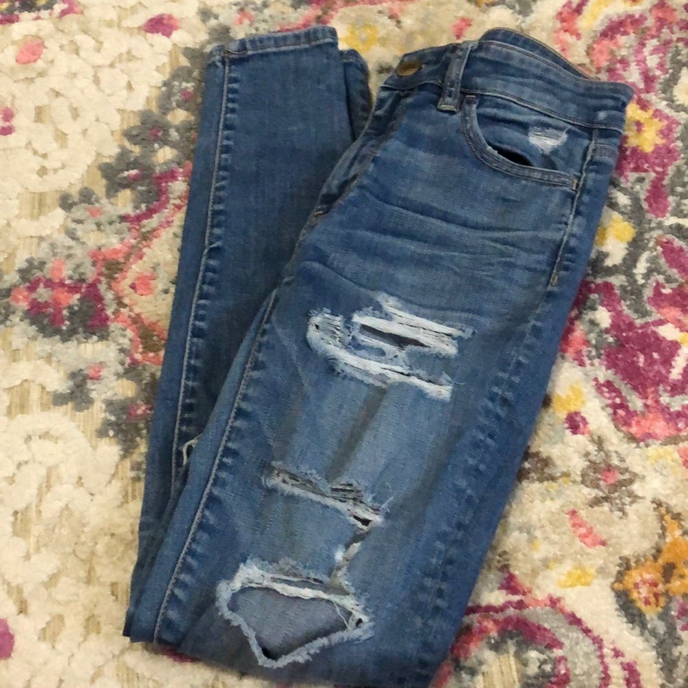 Ripped High Wasted Jeans